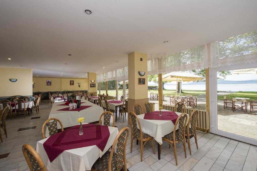 Familia Hotel Балатонбоглар Экстерьер фото