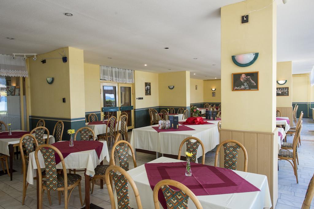 Familia Hotel Балатонбоглар Экстерьер фото