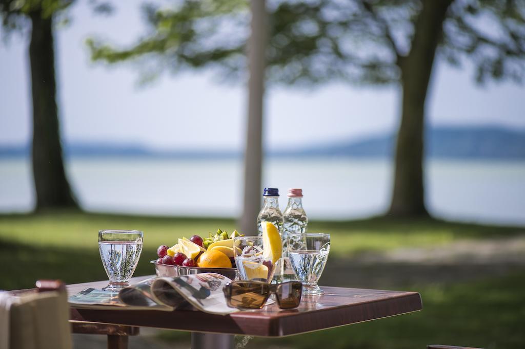 Familia Hotel Балатонбоглар Экстерьер фото