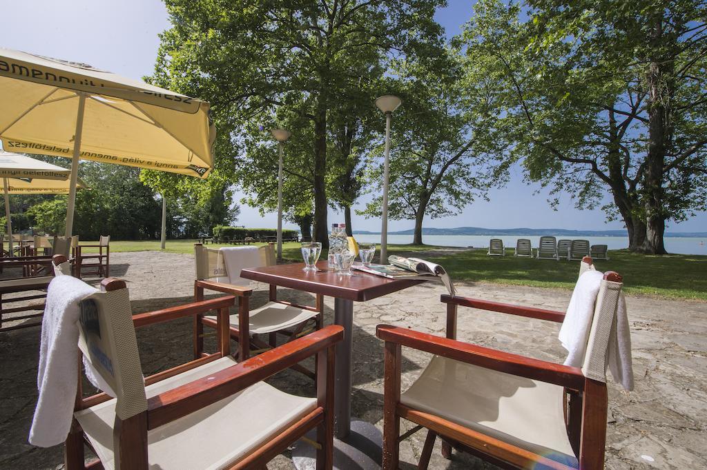 Familia Hotel Балатонбоглар Экстерьер фото