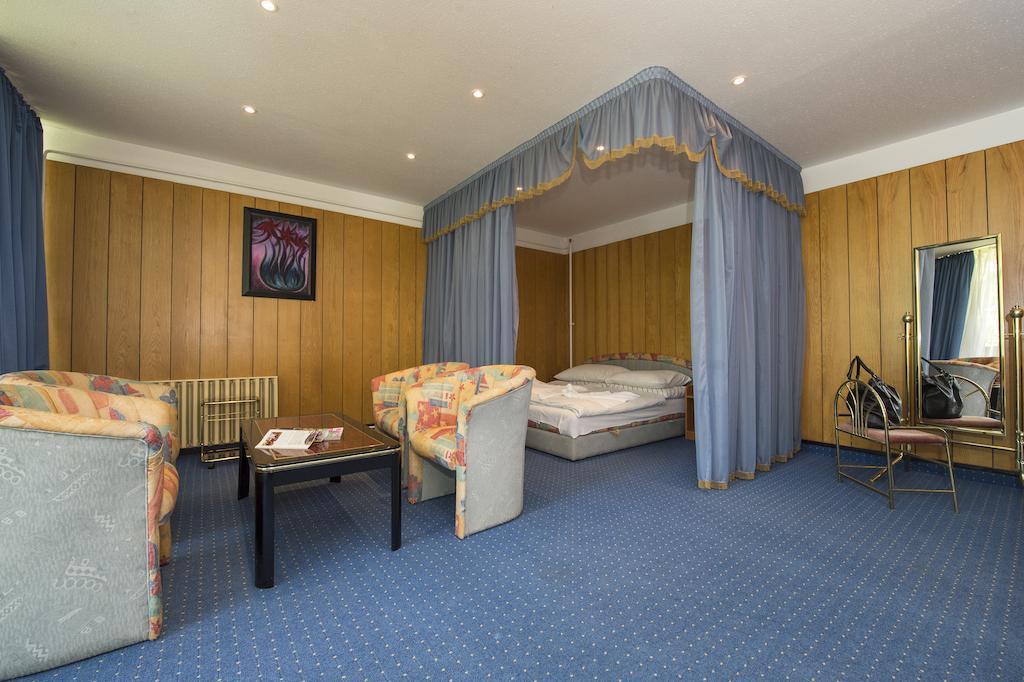Familia Hotel Балатонбоглар Номер фото