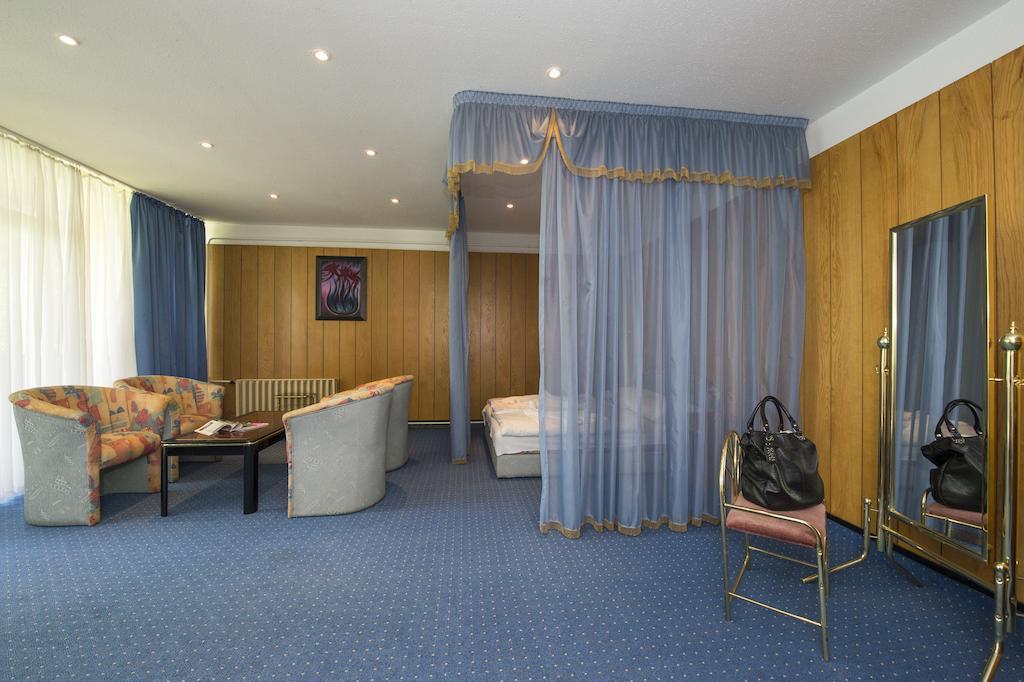 Familia Hotel Балатонбоглар Экстерьер фото