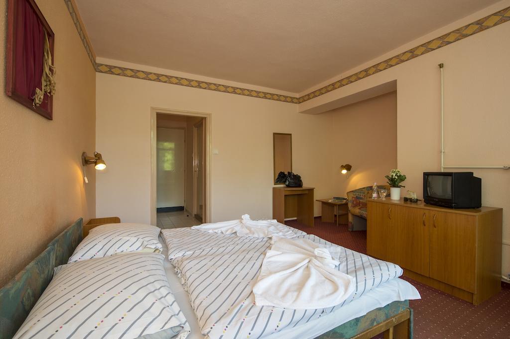 Familia Hotel Балатонбоглар Номер фото