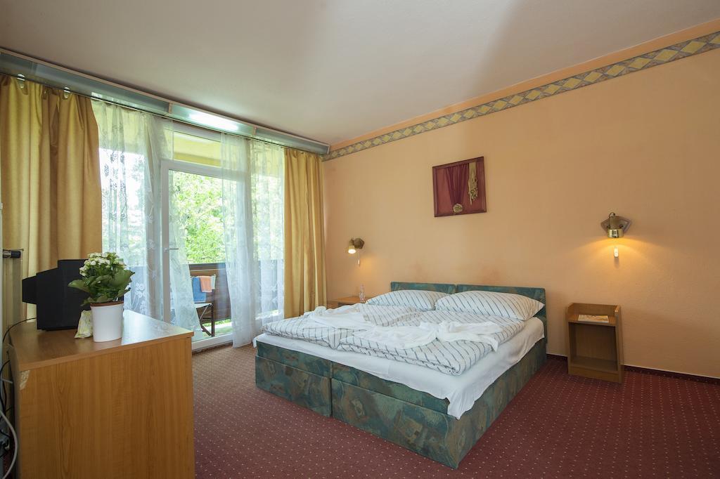 Familia Hotel Балатонбоглар Номер фото