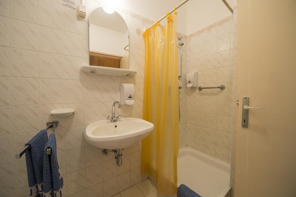 Familia Hotel Балатонбоглар Экстерьер фото