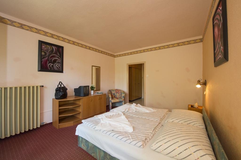 Familia Hotel Балатонбоглар Номер фото