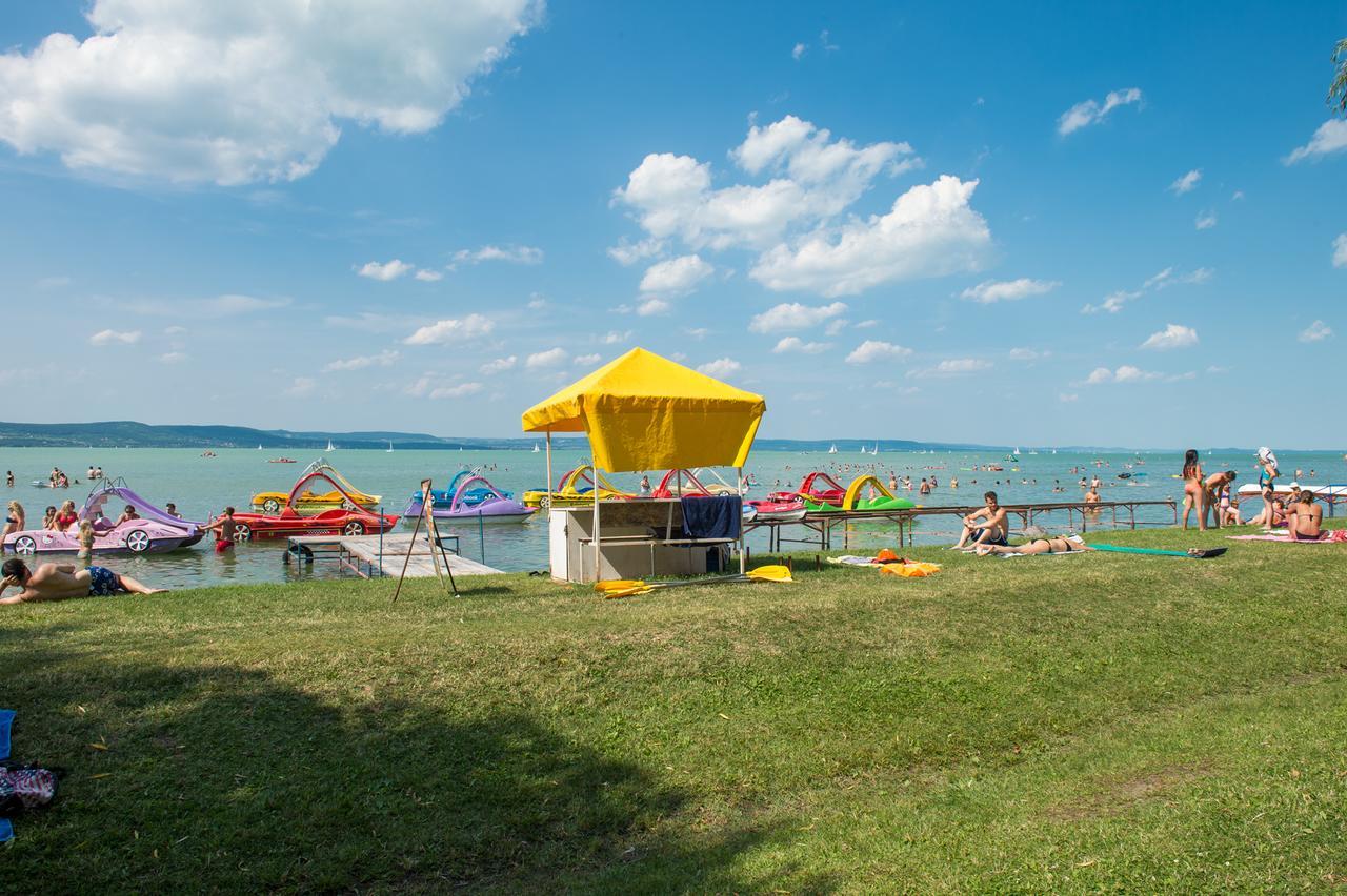 Familia Hotel Балатонбоглар Экстерьер фото